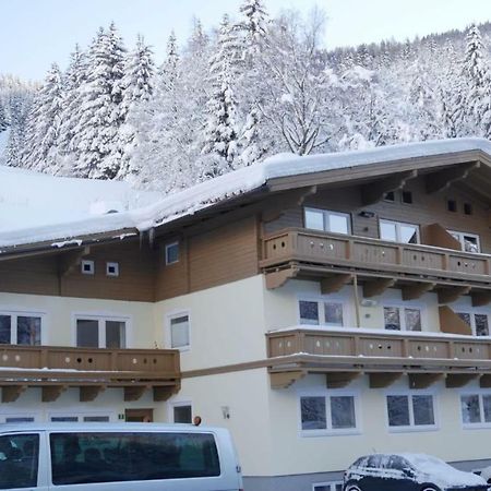 Апартаменти Haus Dienten Дінтен-ам-Гохкеніг Екстер'єр фото